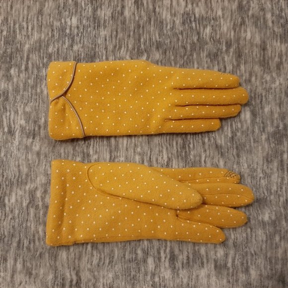 Accessories - EUC mustard colored polka dot gloves one size